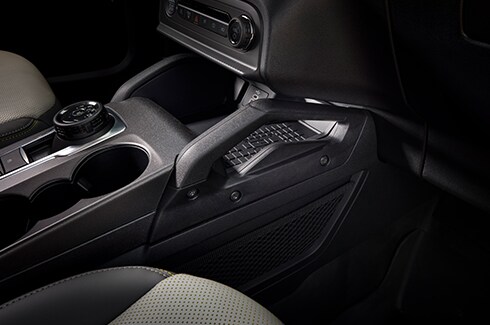 El nuevo diseño interior de Ford Bronco Sport 2025 incluye agarradera central